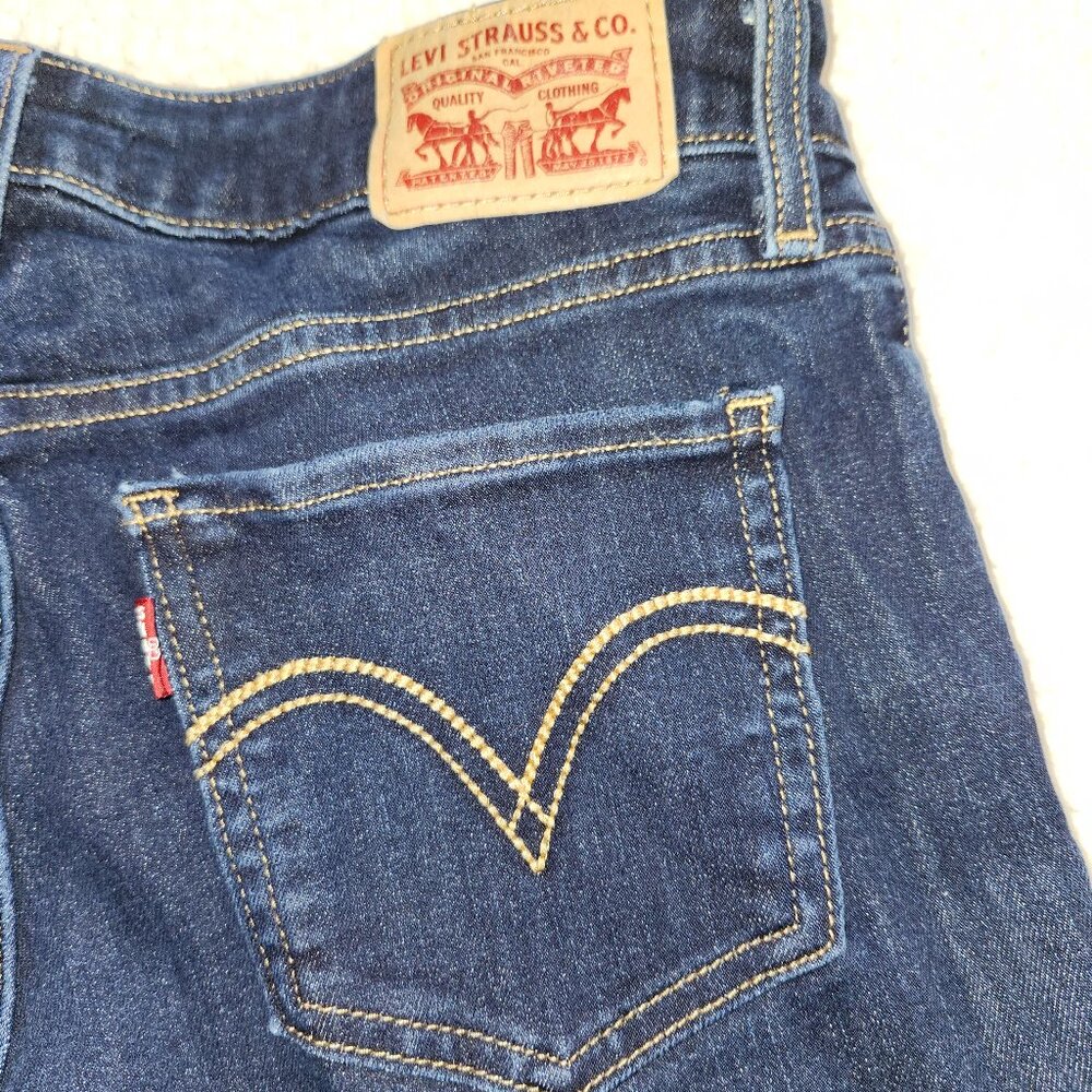 Womens Levis jeans